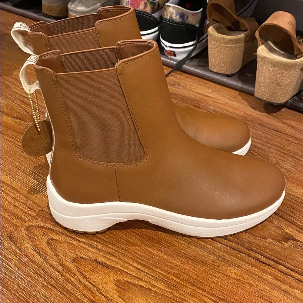 Ralph Lauren NEW rylee water resistant leather‎ sneaker Chelsea Boots size 7.5